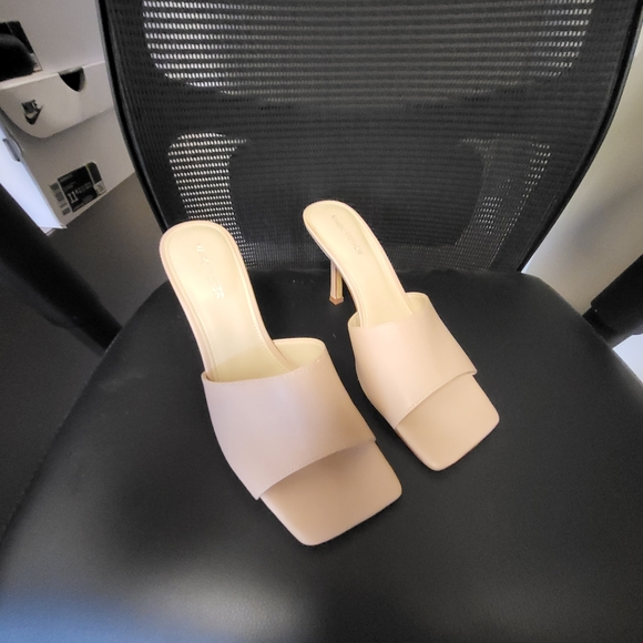 Ladies Shoes - Picture 3 of 3